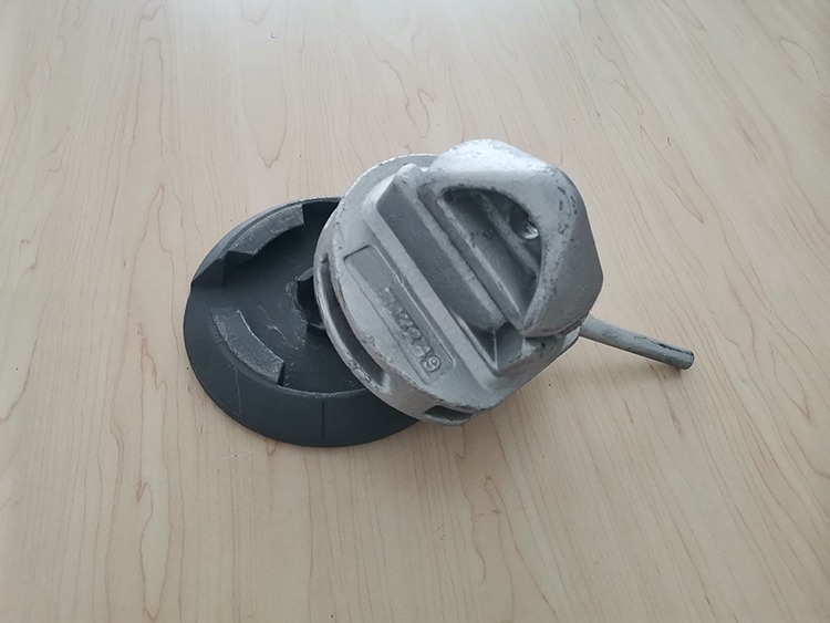 ISO Standard Container Lashing Equipment Dovetail Twist Lock Foundation Standard Size and 7.5/10.50/15.5kgs Capacity