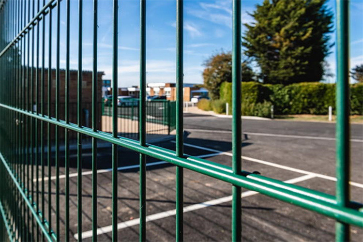 Garden Use Double Wire Mesh Fence , High Strength Steel Mesh Fence Durable