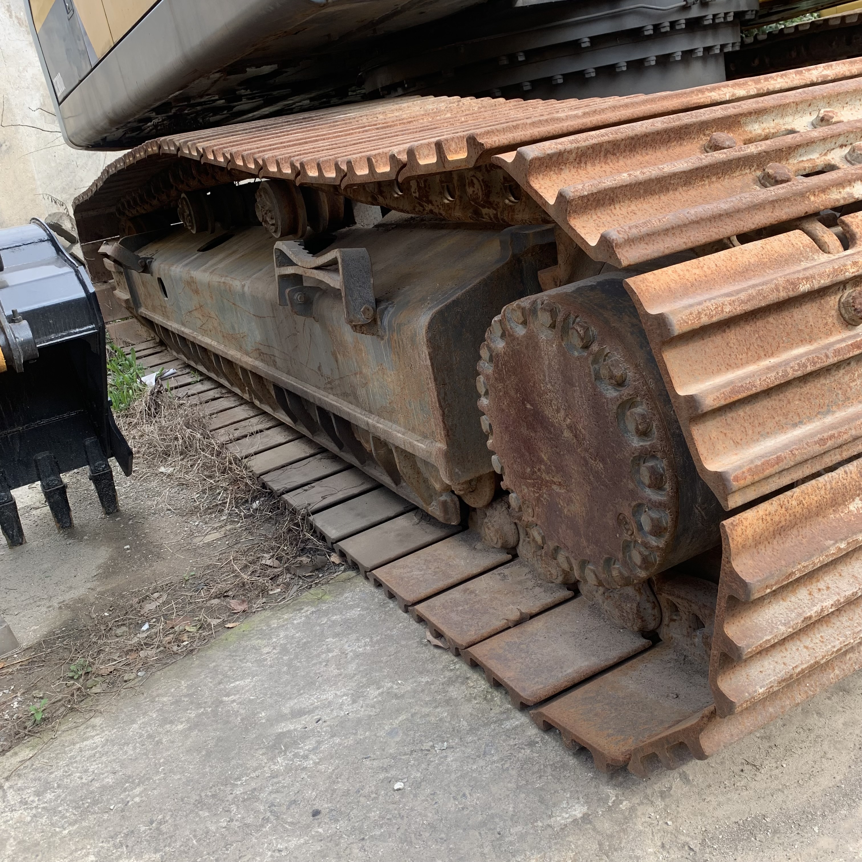 Second Hand Volvo 380 210 200 Excavator 38 Tons Crawler Excavator