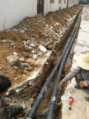 Continue Flexible PU Foaming Yellow Jacket Insulation Pipe Machine HDPE / PP Extruder