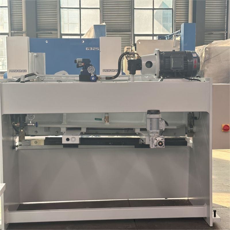 Hydraulic CNC Guillotine Shearing Machine High Power QC11K 6×1600 6mm 5 Feet