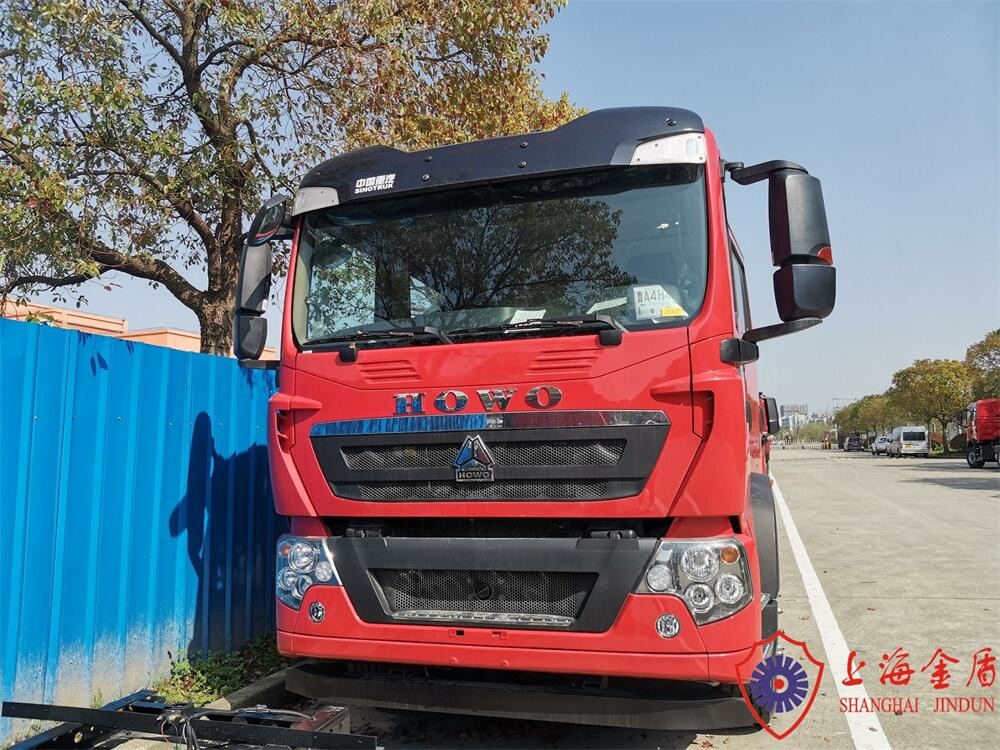 6000L Water 2000L Foam Commercial Fire Trucks 19800 Kg Gross Weight