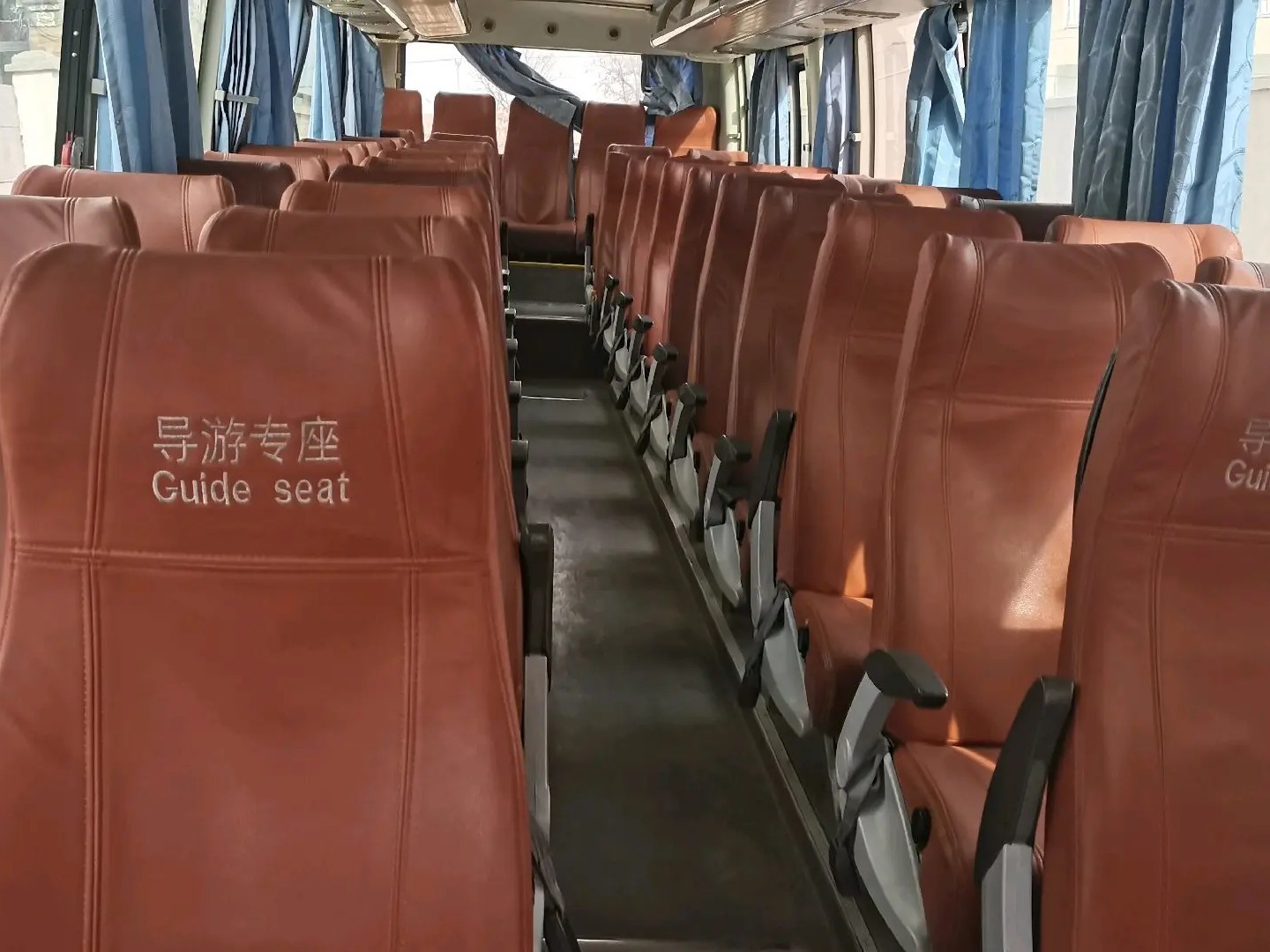 Old Coach Bus 51 Seats Yuchai Engine Leaf Spring 11 Meters Sealing Window Used Kinglong XMQ6112