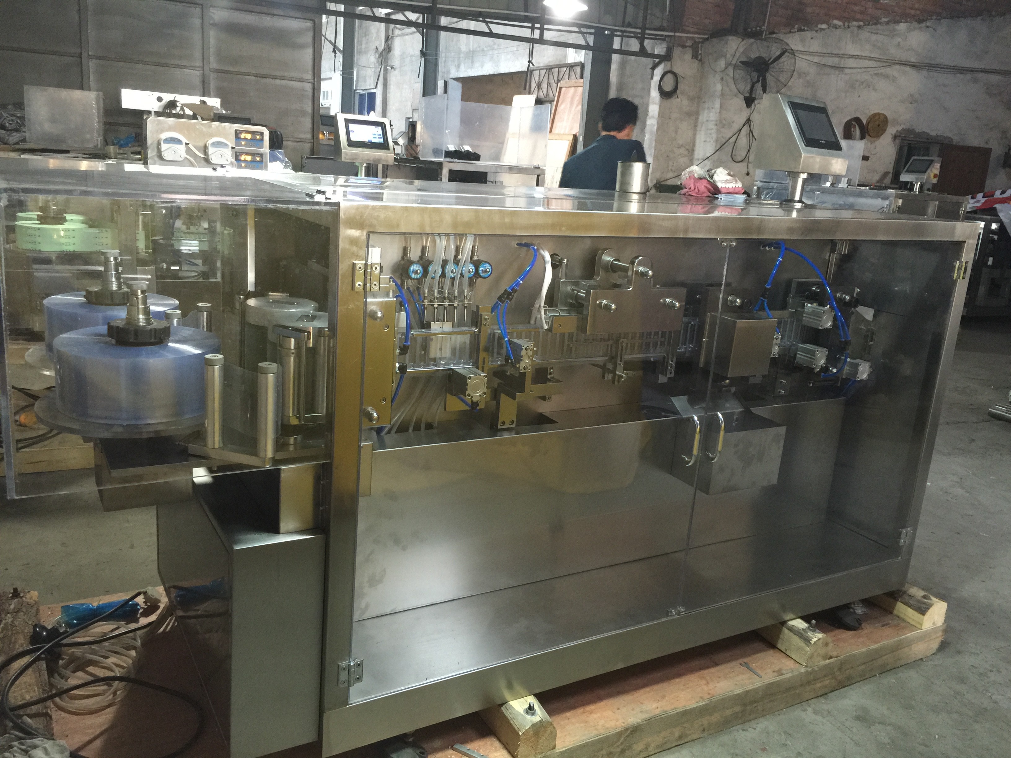 Pharmaceutical Liquid Filling Machine , Automatic Tube Filling Machine