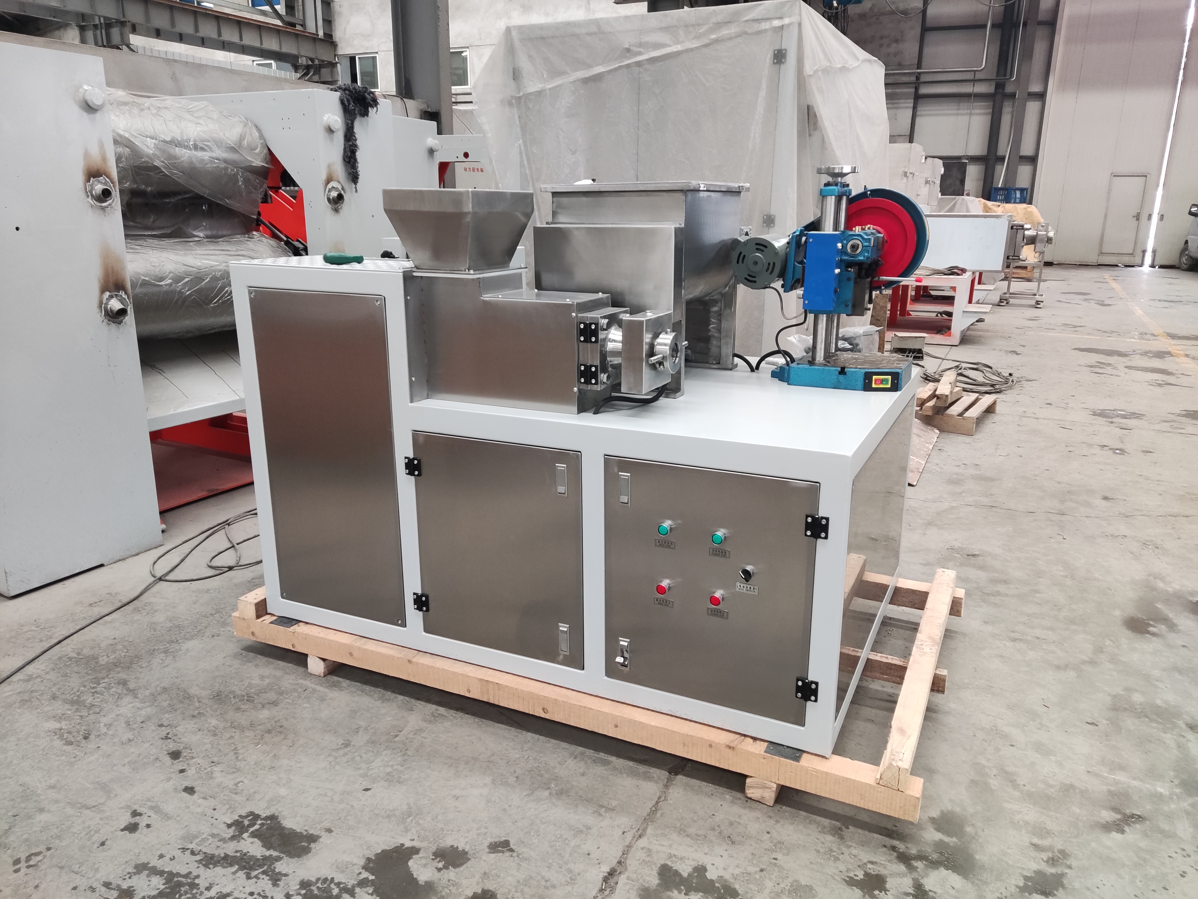 100-300kg/hour Output Soap Making Machine Production Line with 150mm Plodder Diameter