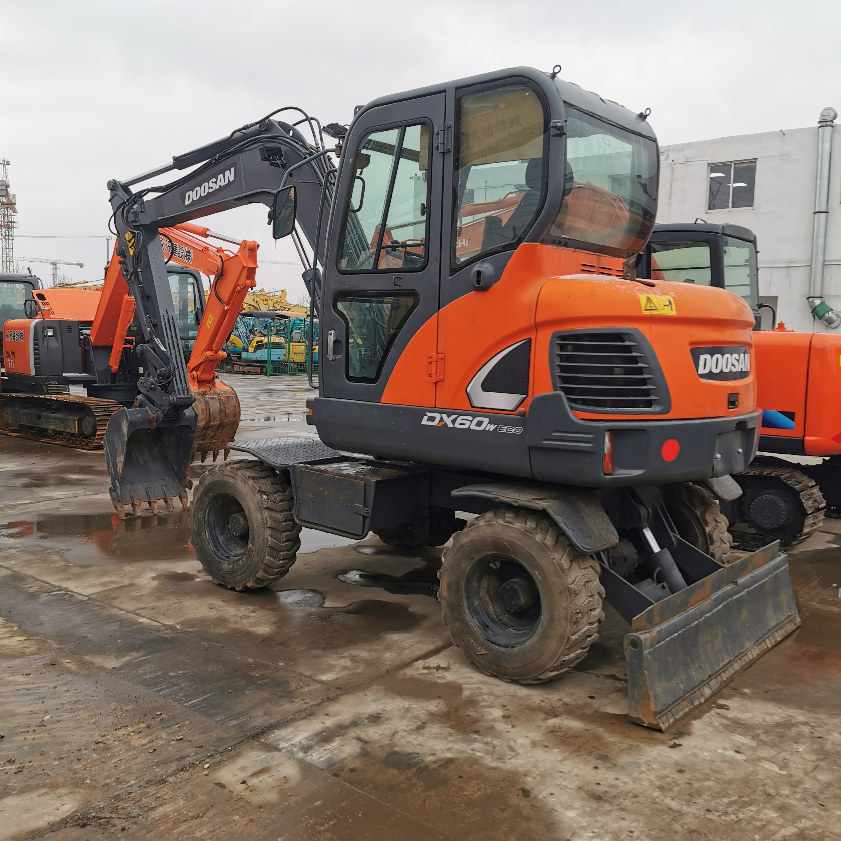 Used Doosan DX60WN Excavator with 0.2 Bucket Capacity in Shanghai Yard Good Condition