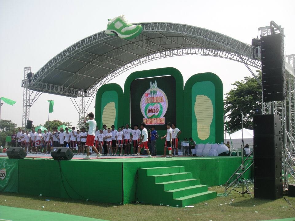 White Cover 6Pillars 450*450MM Truss Size 12*12*7M Lighting Global Stage Lighting Truss / Outdoor Metal Arc Roof Trusses