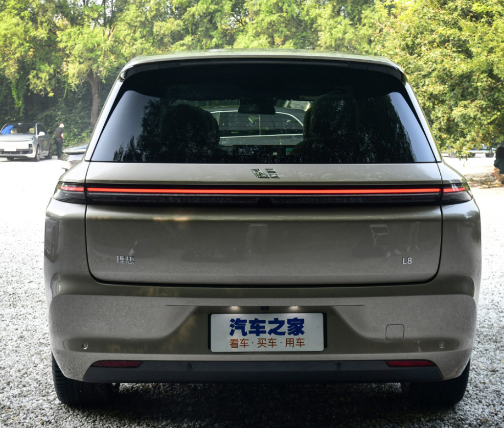 LI L8 2023 Pro Medium And Large SUV EREV Extended Range 154 Hp 5 Door 6 Seats