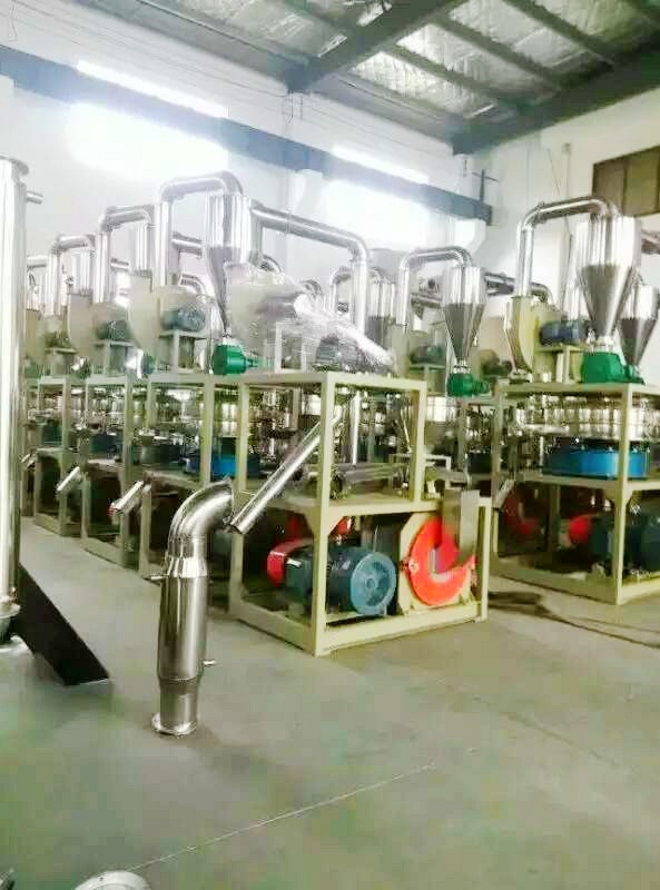 80 Mesh PVC Pulverizer Machine Fully Sealed Dust Collecting 37kw Voltage Protection