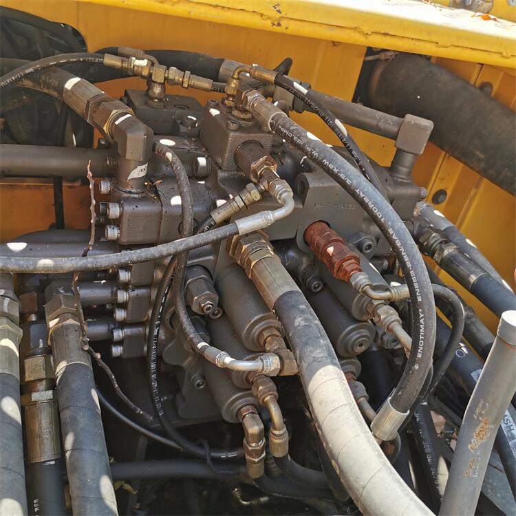 0.85 m3 Bucket Capacity Used 20 Ton Volvo 200B Excavator with Original Hydraulic Pump