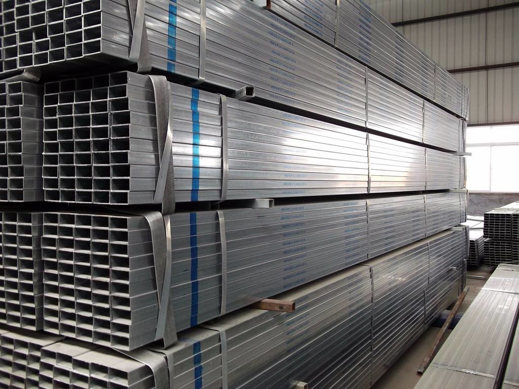 Shock Resistant Rectangular Steel Pipe Customizable For Construction / Furniture / Industry