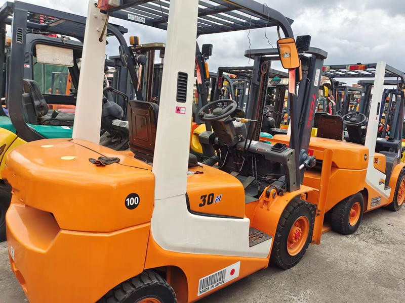 Second Hand 5.5 Tons Four Wheel Diesel Stone Forklift Lifting Height 3000mm