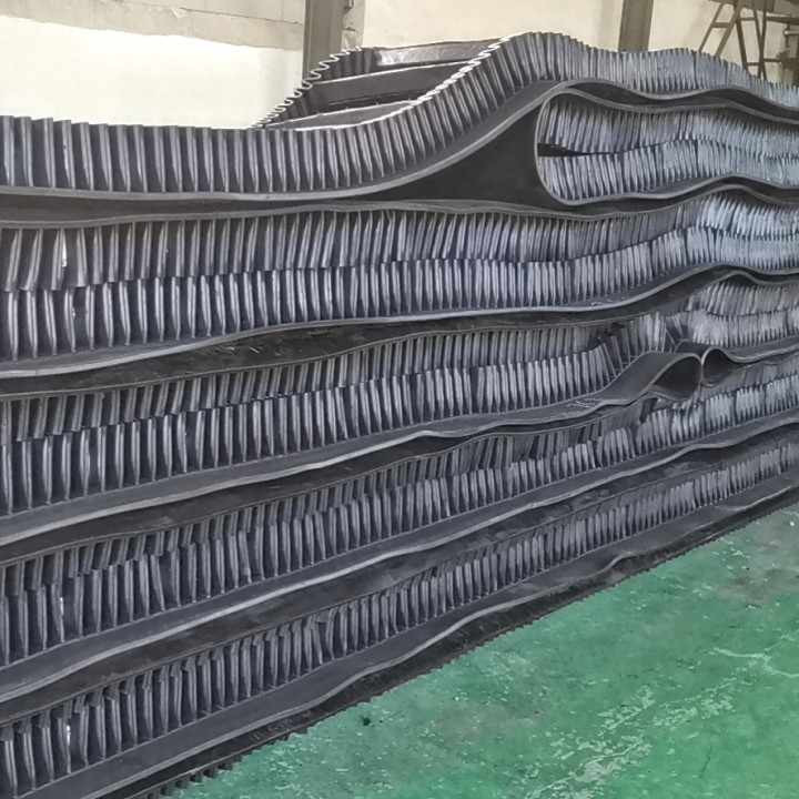 Non Working Surface 0mm-4.5mm Steel Wire Rope Inclined Conveyor Belts For Powder And Granular Materials