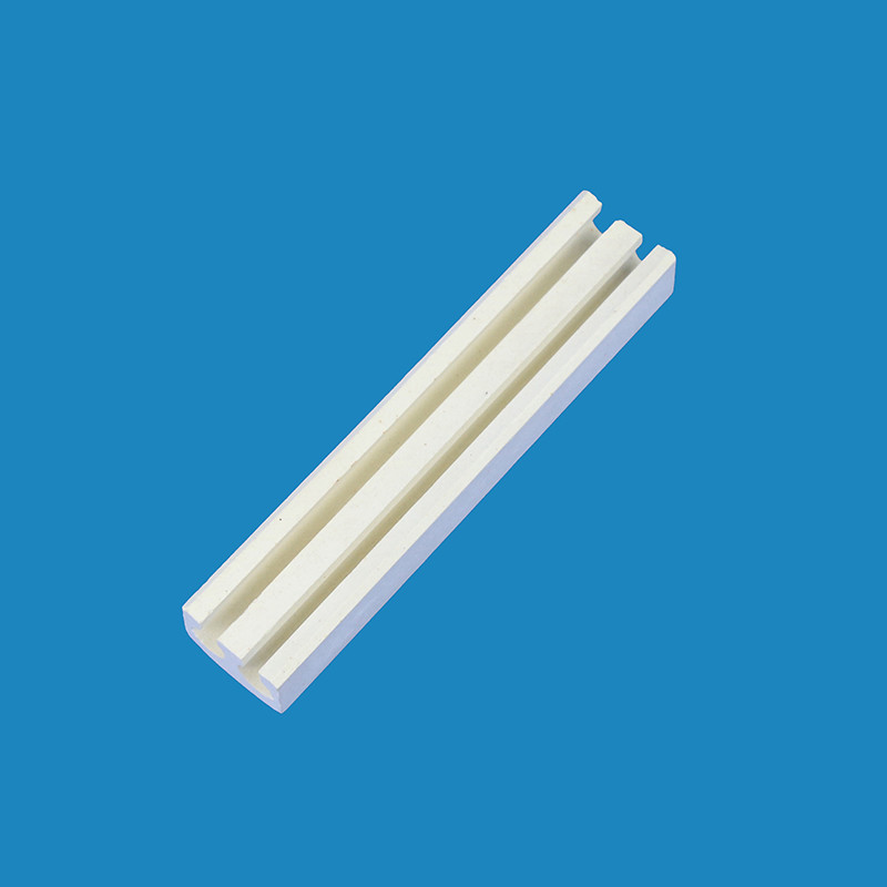 High Refractoriness Corundum Mullite Density 2.3-2.7g/Cm³ For Harsh Industrial Environments