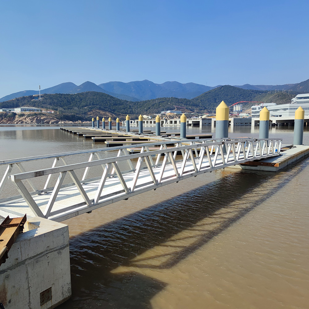 300kgs/Sqm Loading Capacity Aluminum Alloy Gangway Ramps Floating Bridge Pontoon Marina Dock With Bolts And Nuts