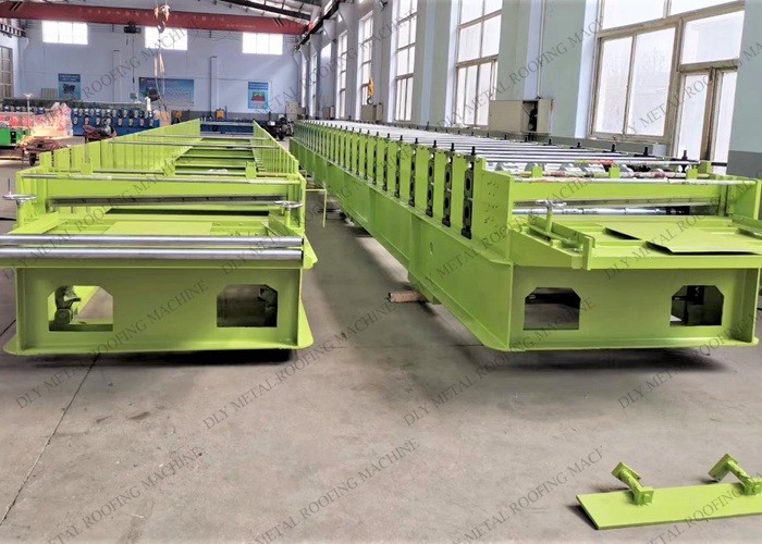 Cr12 Roof Deck Roll Forming Machine Automatic Decking Roll Forming Equipment