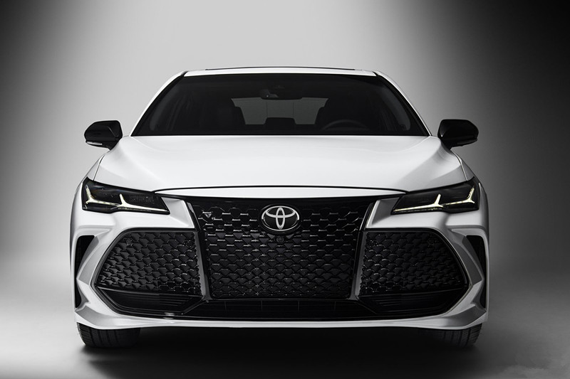 TO-YOTA Avalon 2.0L Petrol Cars with Big Space and Electric Steering System Made