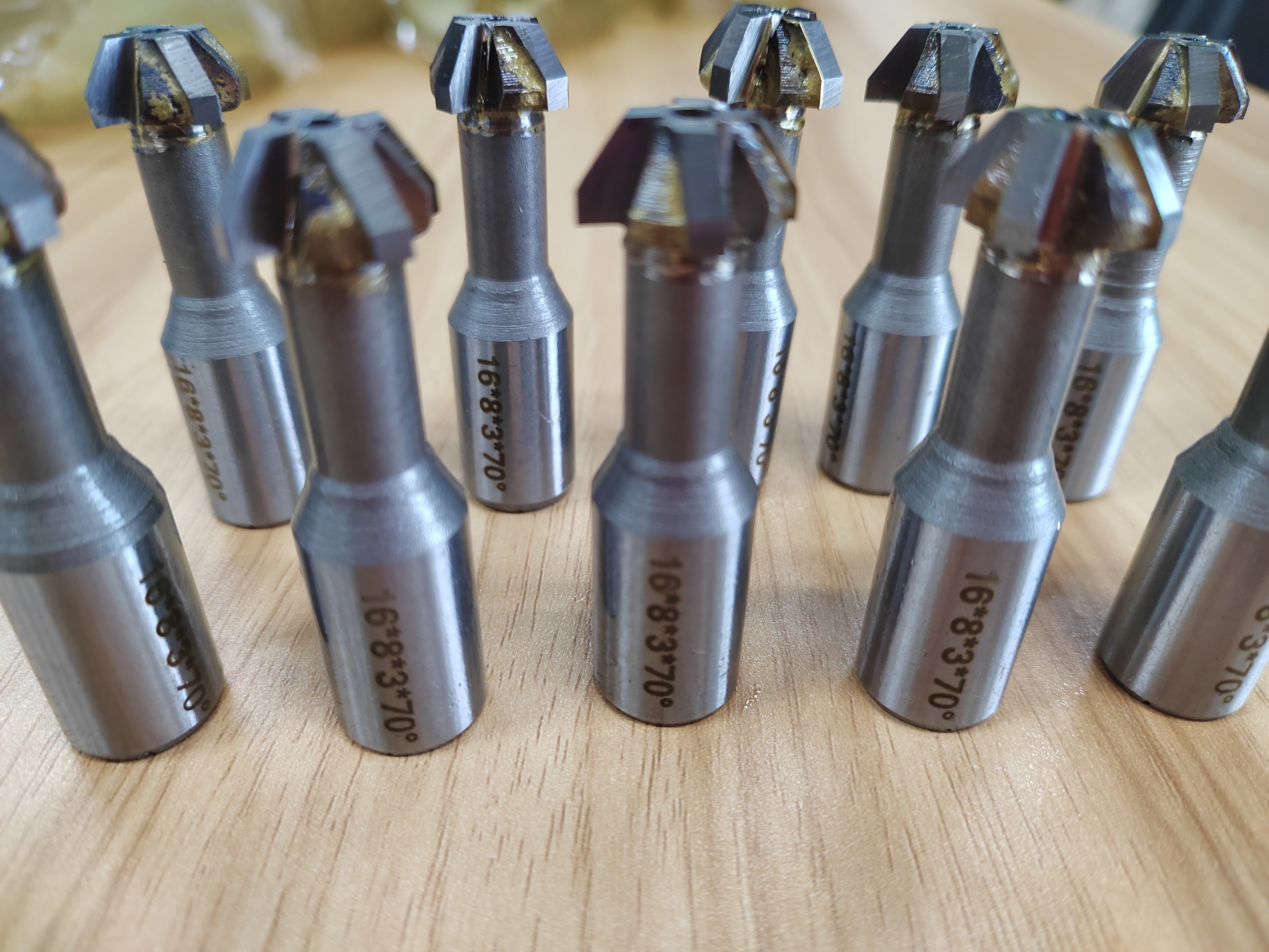 Customized CNC Solid Carbide End Mills With Polished Surface Finish