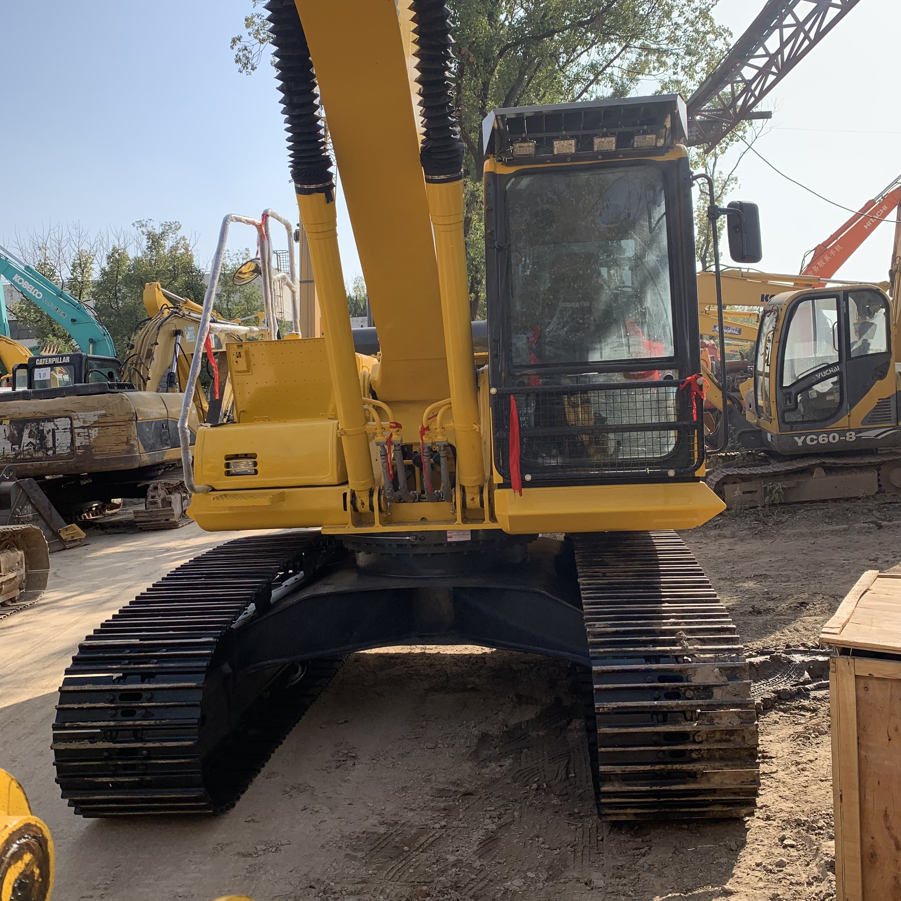 Used Komatsu PC200 Excavator with Original Hydraulic Cylinder and 0.8m3 Bucket Capacity