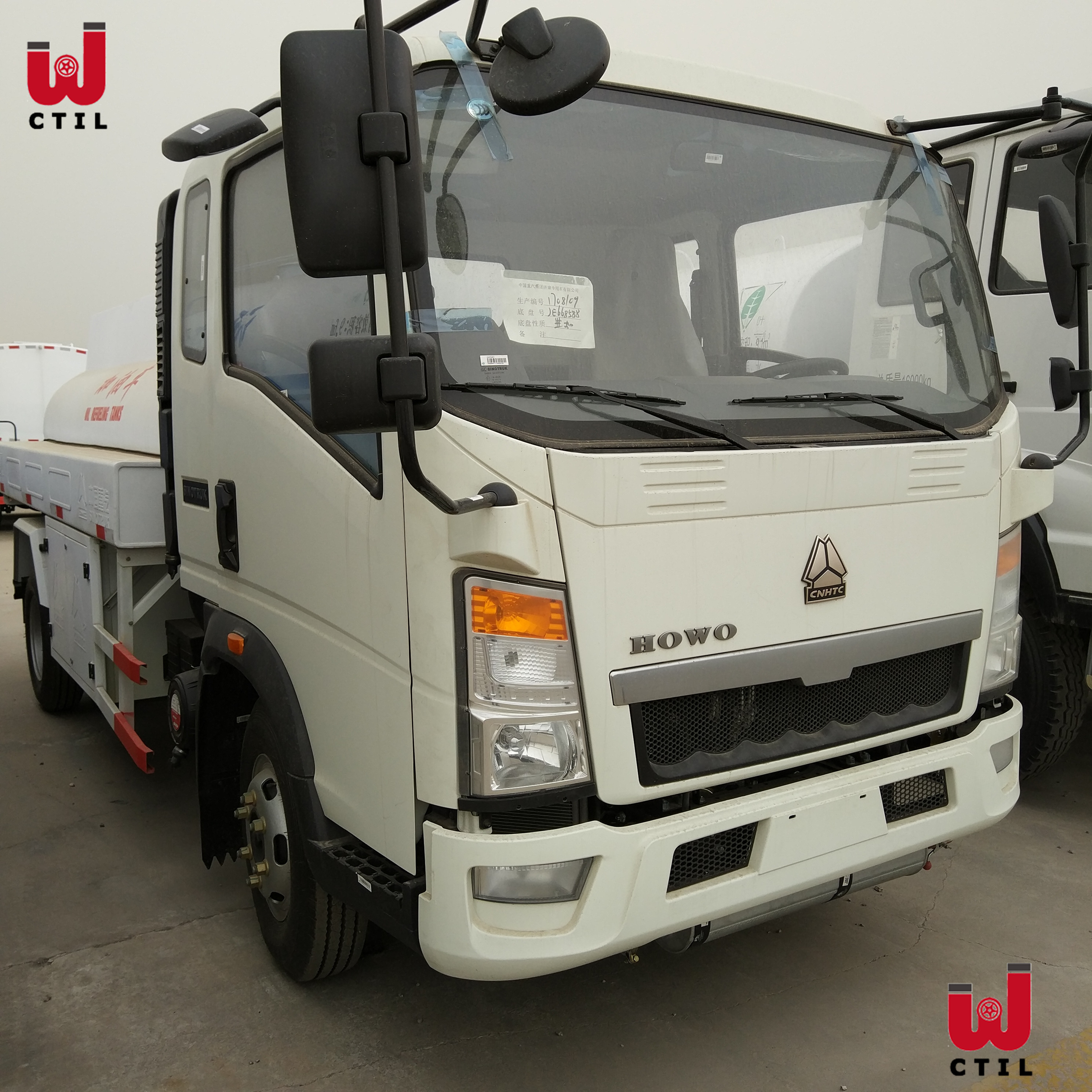 Single Row 116HP Refueling Tank Truck HOWO Fuel Tank Truck