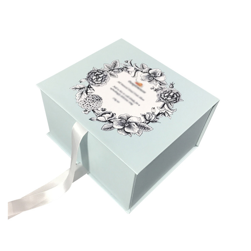 OEM ODM Magnetic Flip Top Gift Box With Ribbon 120-400G Coated