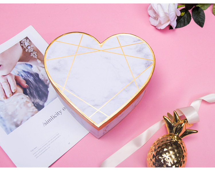 Heart Shaped Custom Cardboard Gift Packaging Box Pantone Color