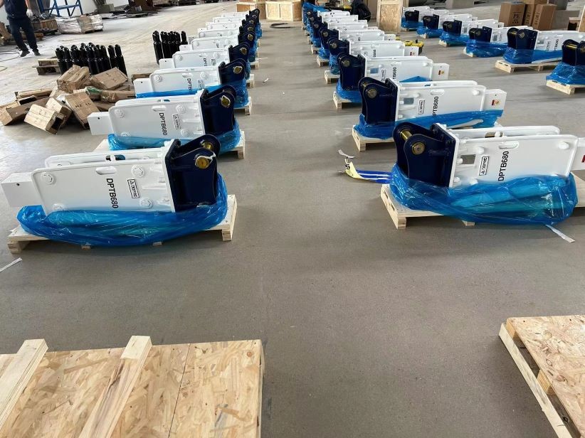 DOOSAN LIUGONG XCMG SANY Top Type Box Type Side Type Excavator Rock Breaker In Soosan SB40 SB43 SB50