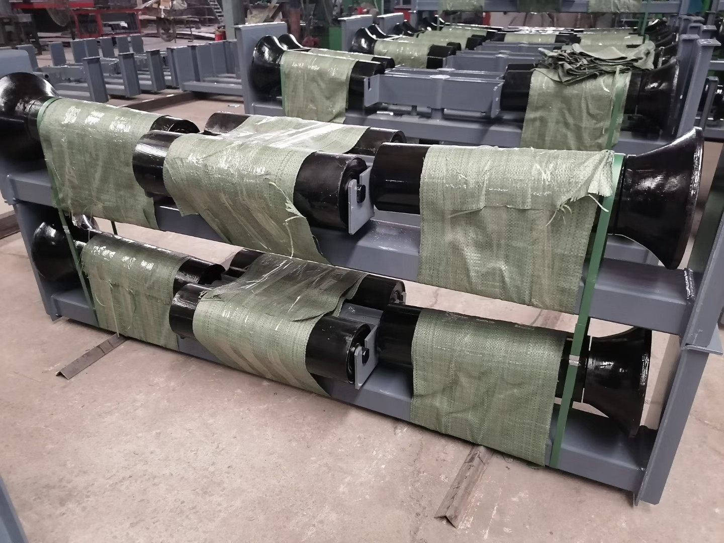 Corrosion Resistance Self Aligning Carrying Idler Belt Conveyor 45 Degree