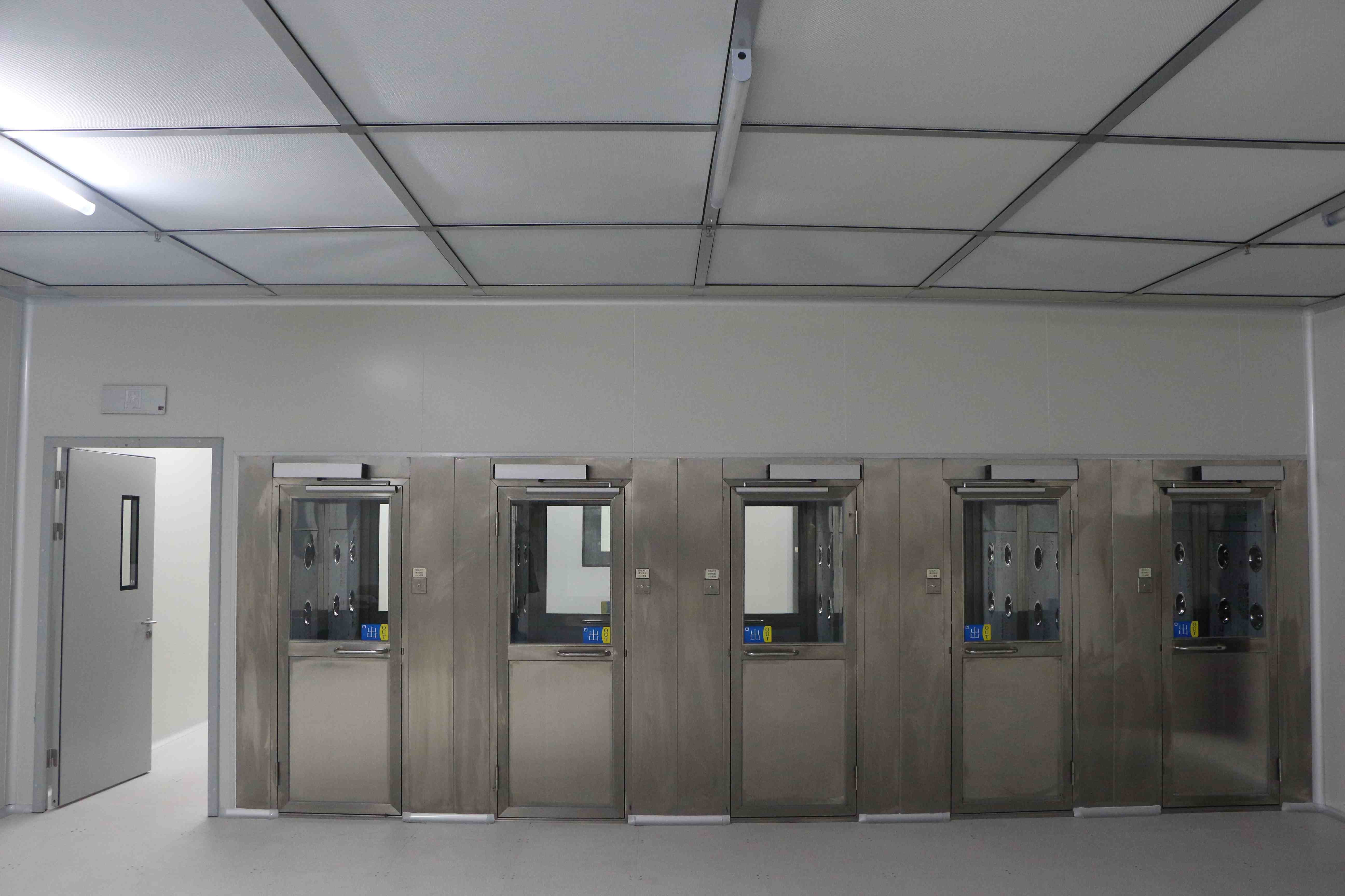 Industrial Dust Free Goods Air Shower With Sole Cleaner Machine