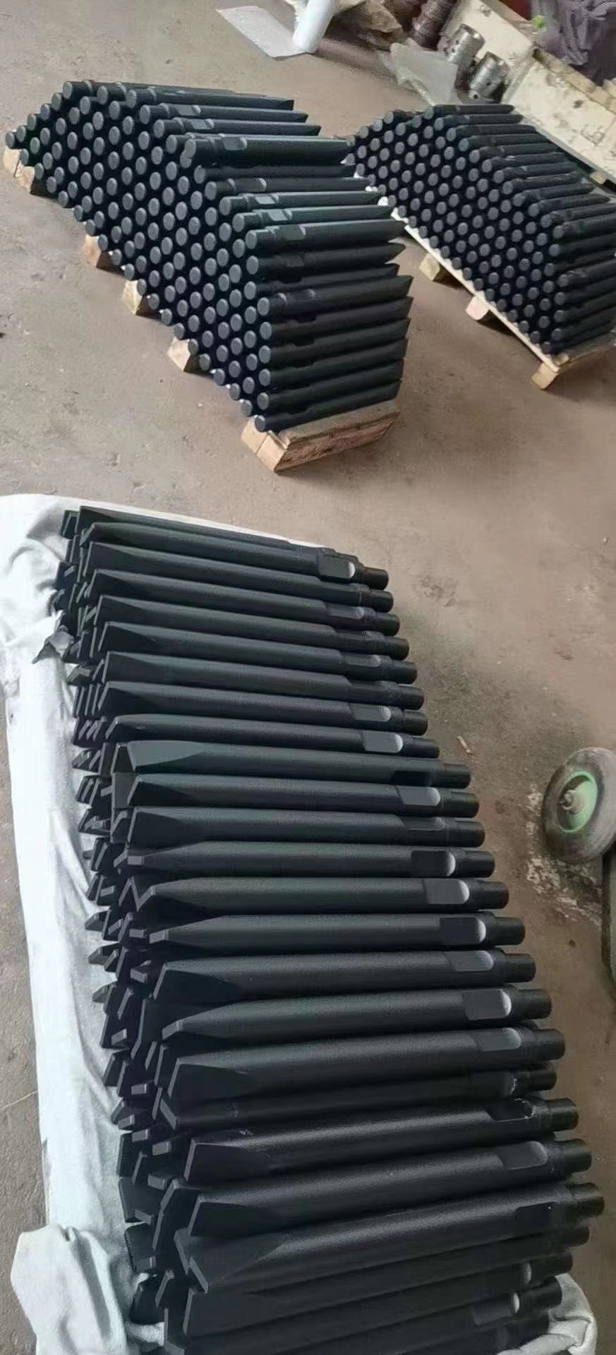 SOOSAN SB131 Hydraulic Rock Breaker Chisel DSB165 With Chisel 165mm