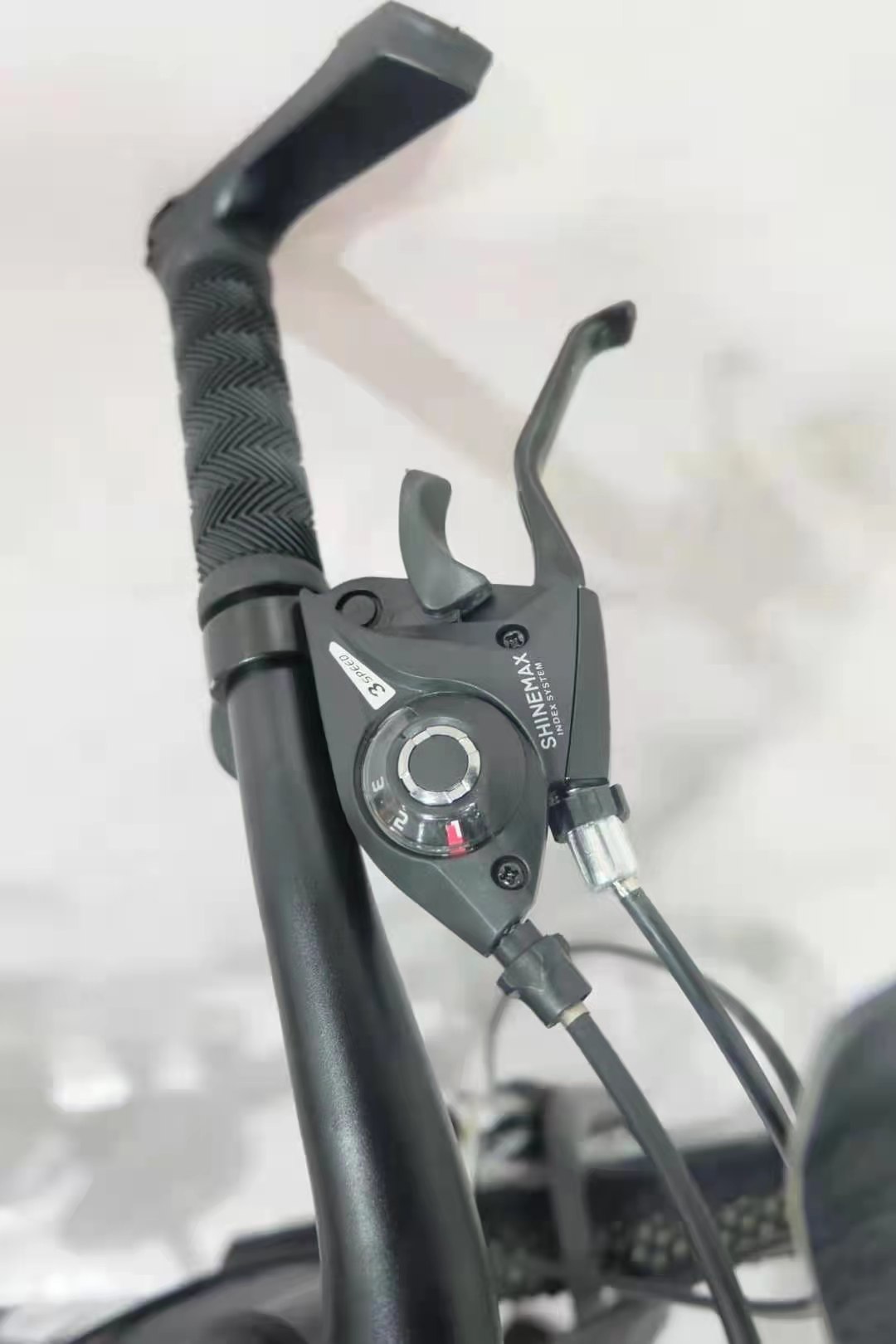Lightweight 26 Inch Aluminium Alloy Road Bike 21 Speed Gears And 150KG Load Capacity