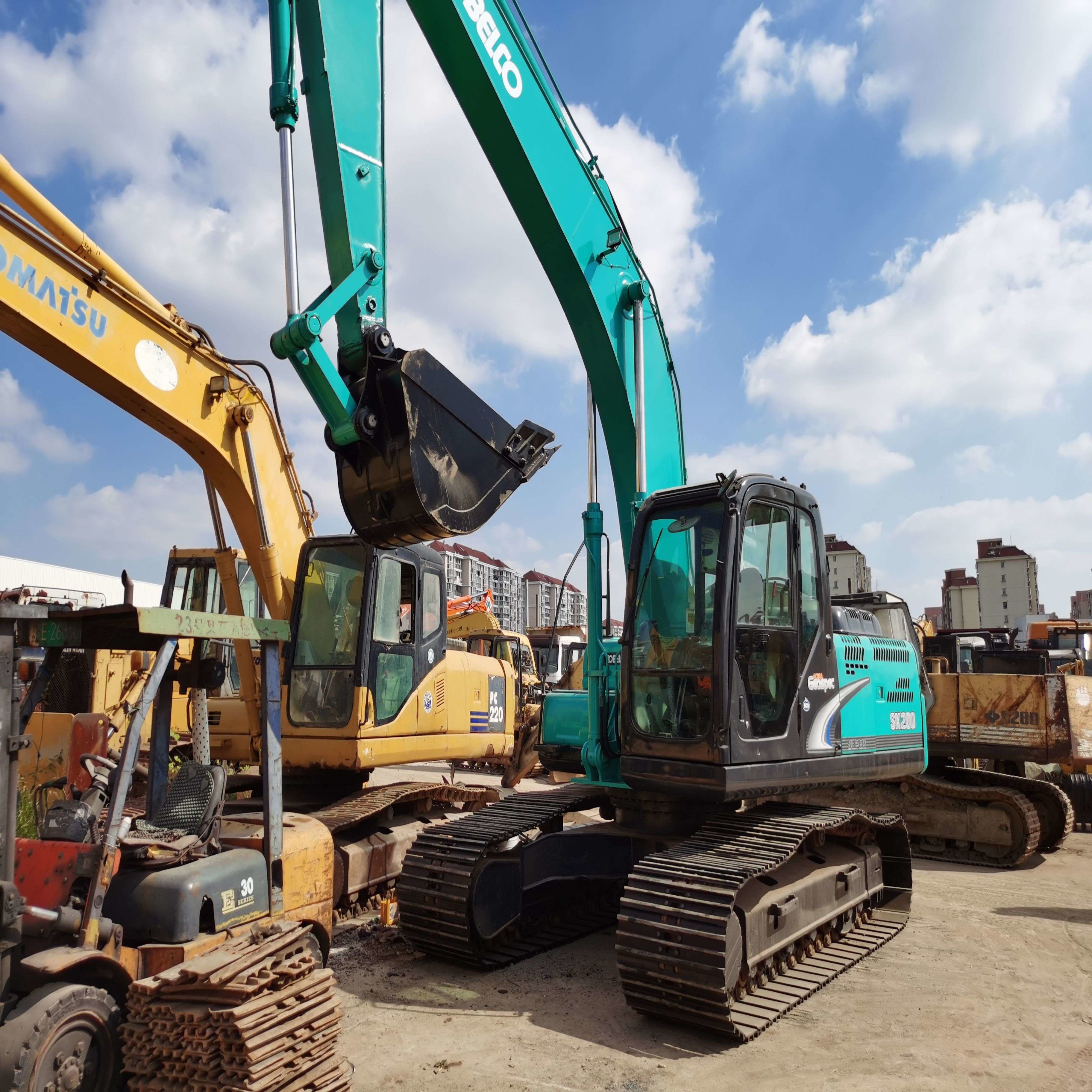 Used Kobelco Digger SK200-8 Secondhand 20ton Medium Type Crawler Excavator