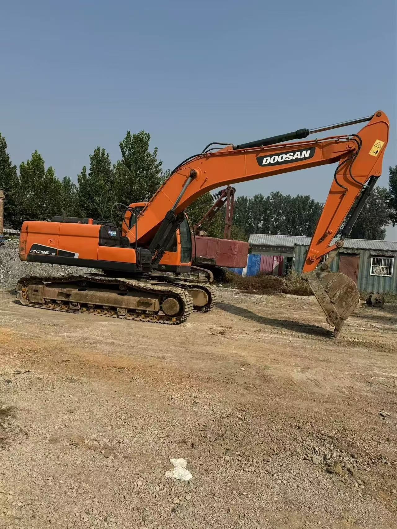 Original Color Used Doosan DX225LC-9C Crawler Excavator In Excellent Condition