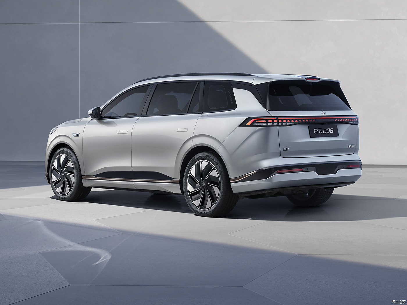 Fast Charge 0.47 Hours Dongfeng Yipai 008 636Max Pure Electric SUV for Chinese Market