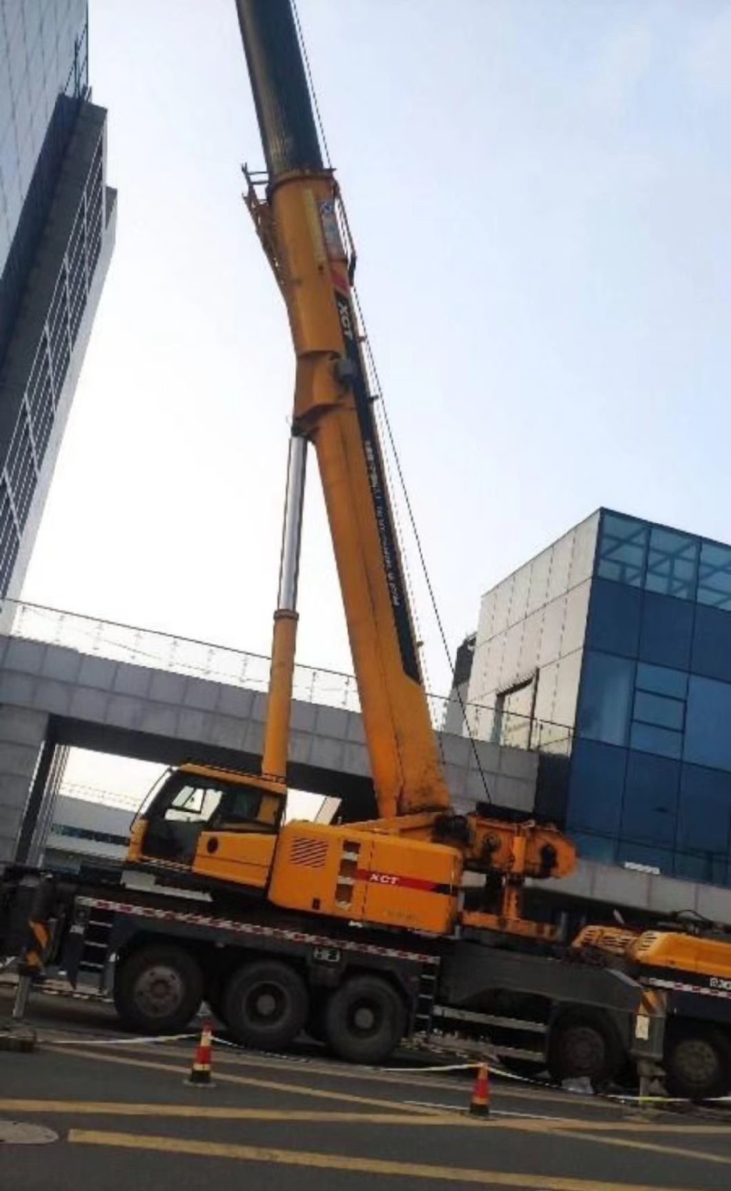 Xg All Terrain Crane100 Tons Hydraulic Crane for Sale, If Necessary, Please Send an Inquiry