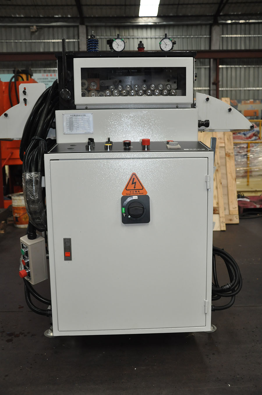 100-200 mm Width Stock 0.01 Precision Accuracy Inverter Leveler Machine