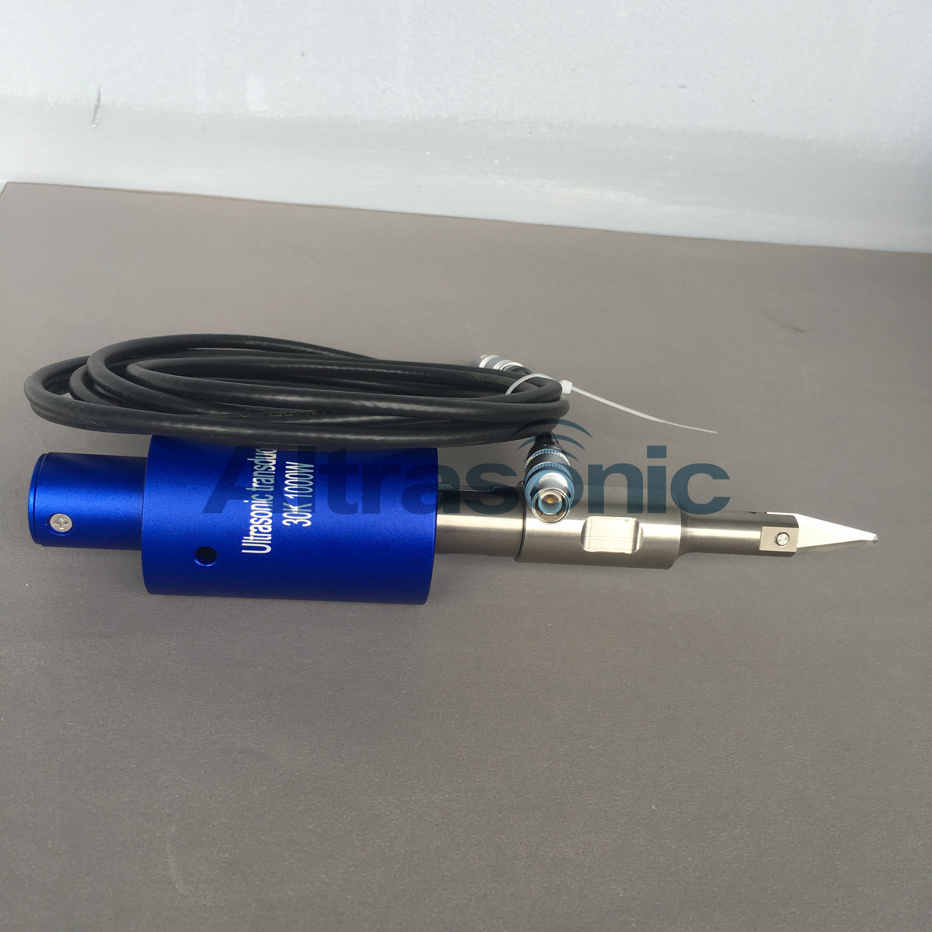 Small Size Ultrasonic Cutting Machine Ultrasonic Cutting Device For Automative Carpet