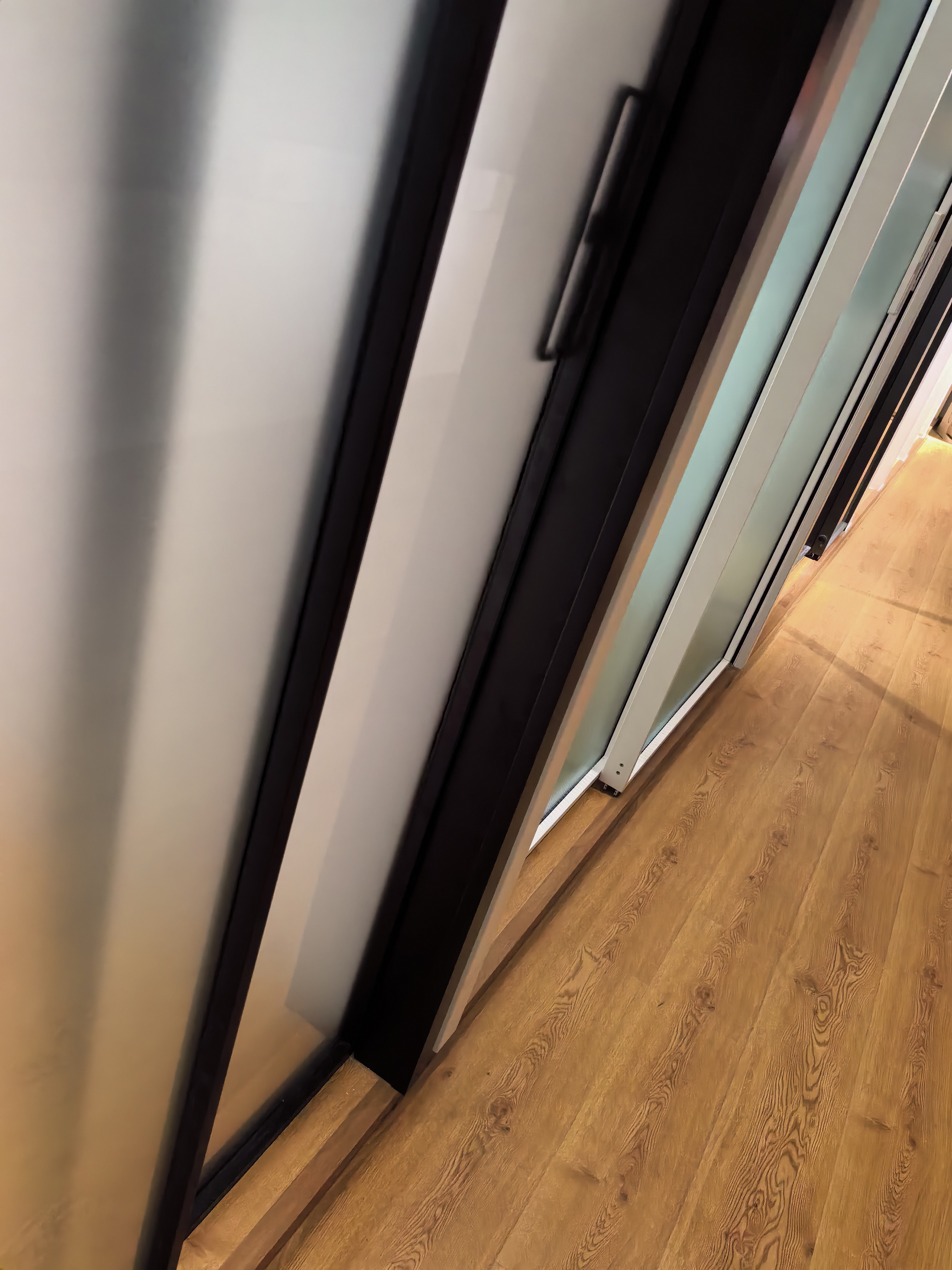 China Factory Customize Interior Modern Black Slim Frame Aluminum Interior Sliding Glass Door