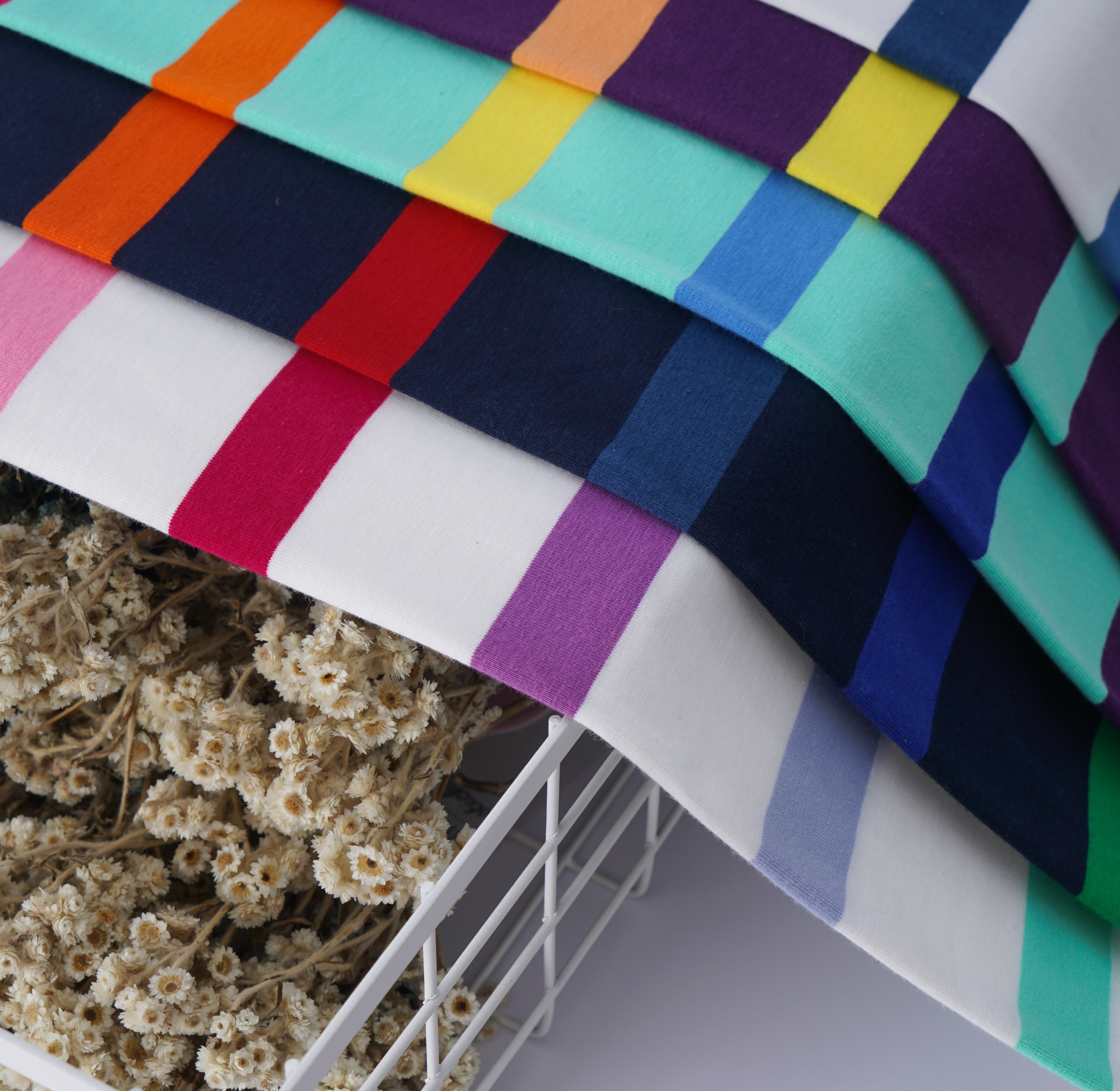 Easy To Care Wear-Resistant And Breathable Classic Striped Material Fabric For Casual Wear