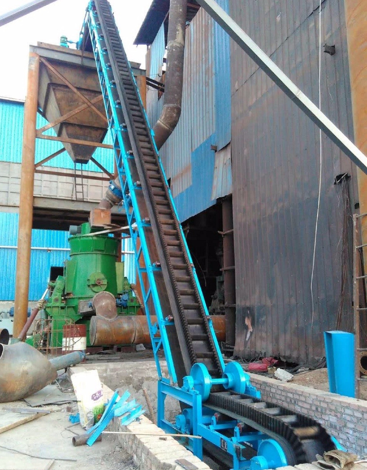 Inclined Angle Sidewall Rubber Belt Conveyor For Coal Cement Industry