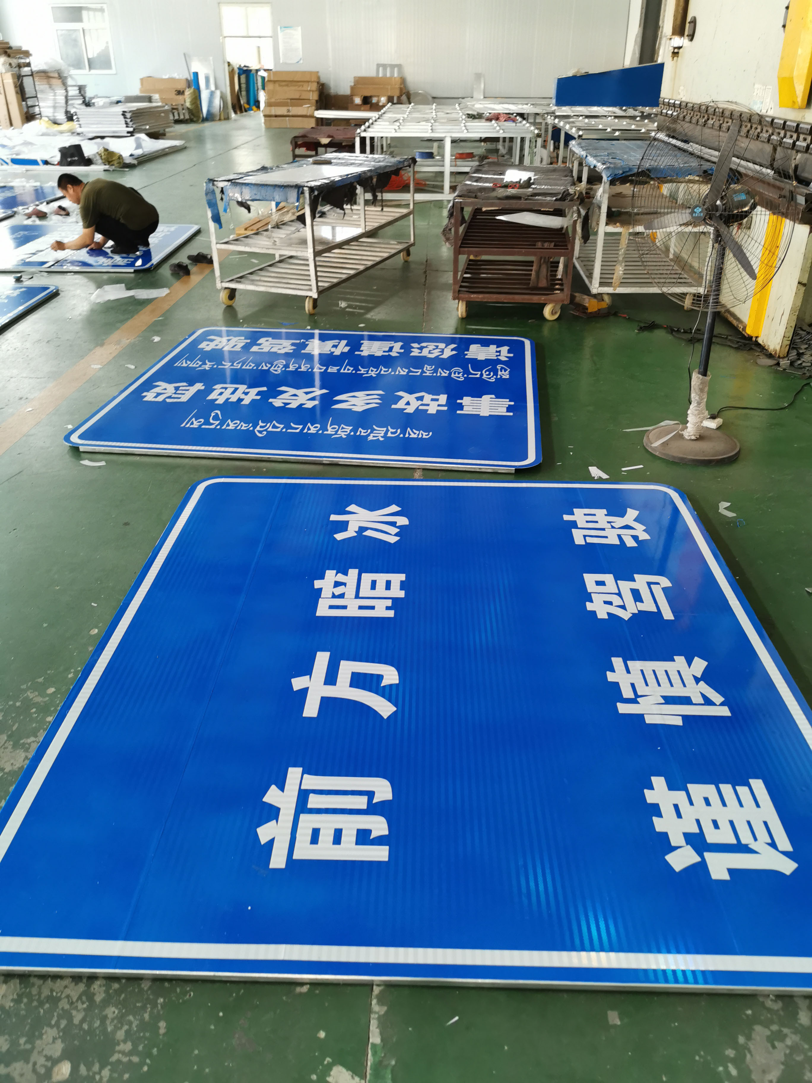 Reflective Tape 10cm-25cm Essential Road Safety Signs and Posts for Customized Size