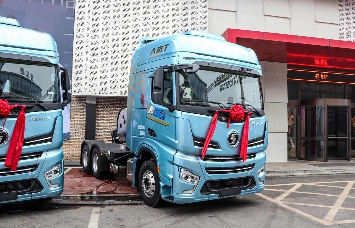 4X2 Chinese Heavy X6000 Shacman Tractor Truck Manual Air Conditioner Equipped