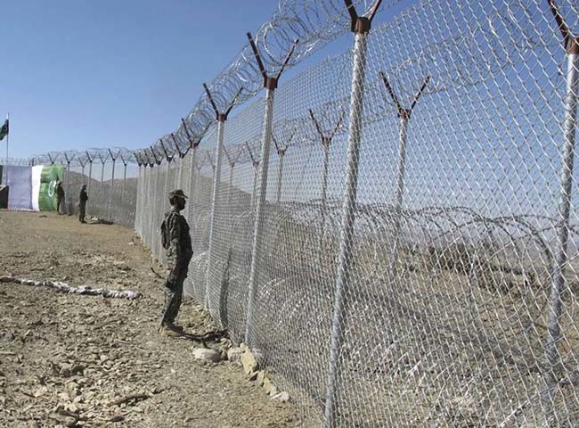 Military Defense 10 Ft Chain Link Fence With Barbed Wire And Razor Wire