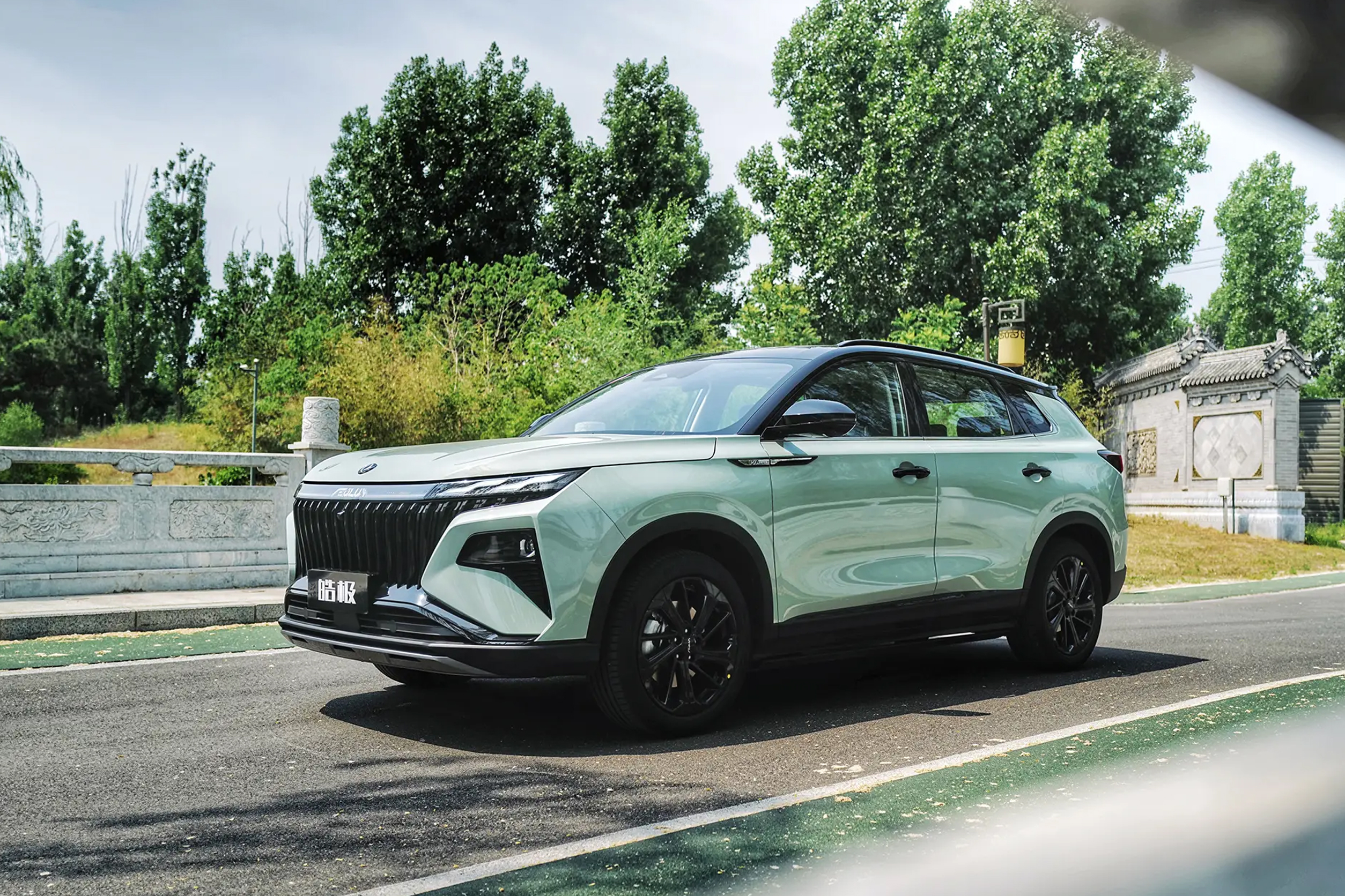 Experience the Ultimate Comfort and Performance with DONGFENG AEOLUS HUGE 1.5L Hybrid Passenger Car