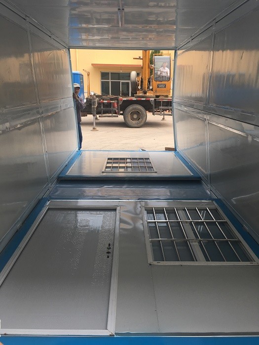 Heat Insulated Modular Shipping Container Homes Customized Design 30 Years Life Span