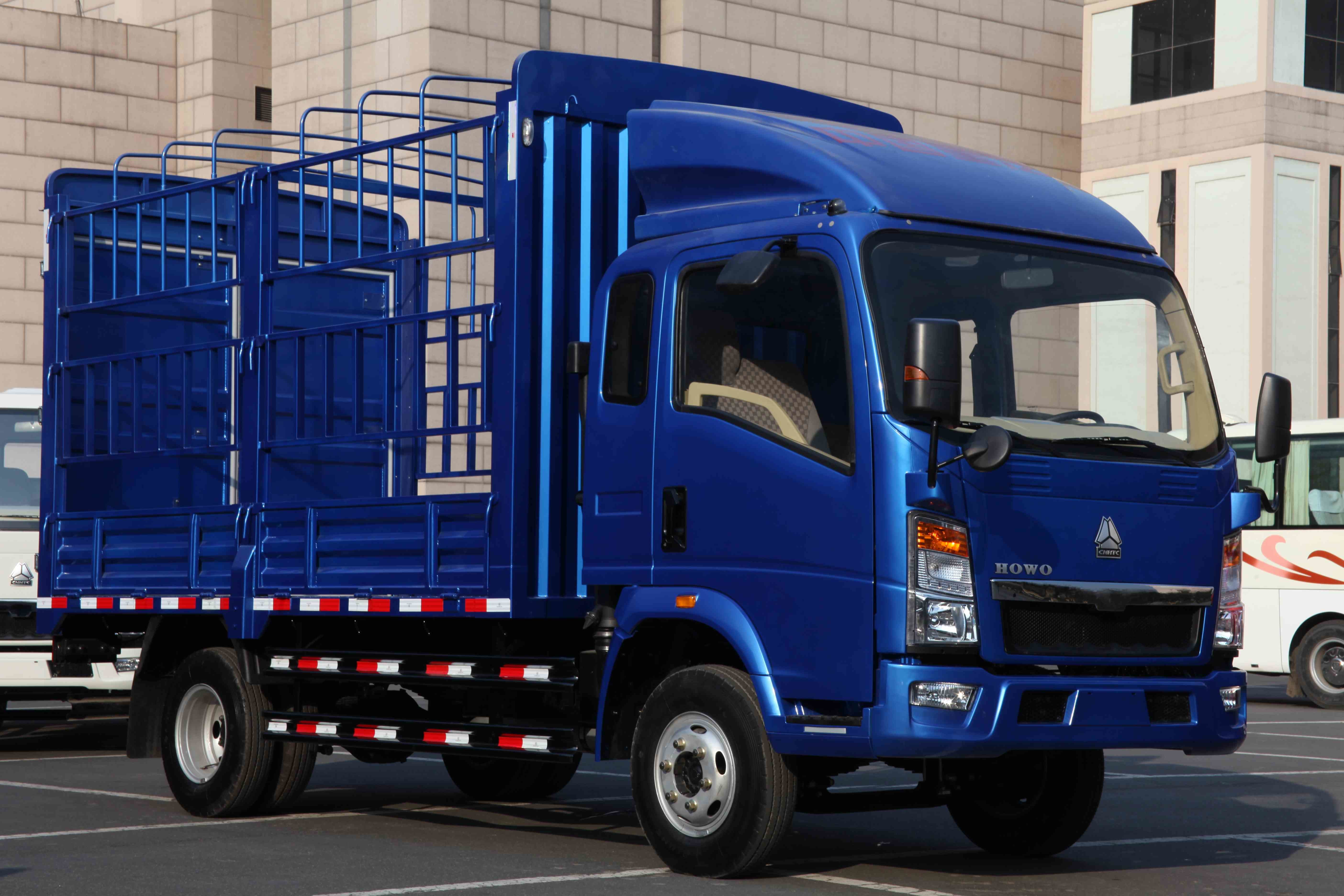 Howo 2080 one and a half row fence cargo truck with blue color