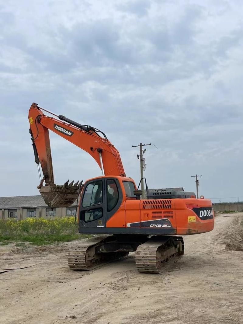 21ton Used Doosan Dx215 Excavator With Bucket Capacity 0.92m³