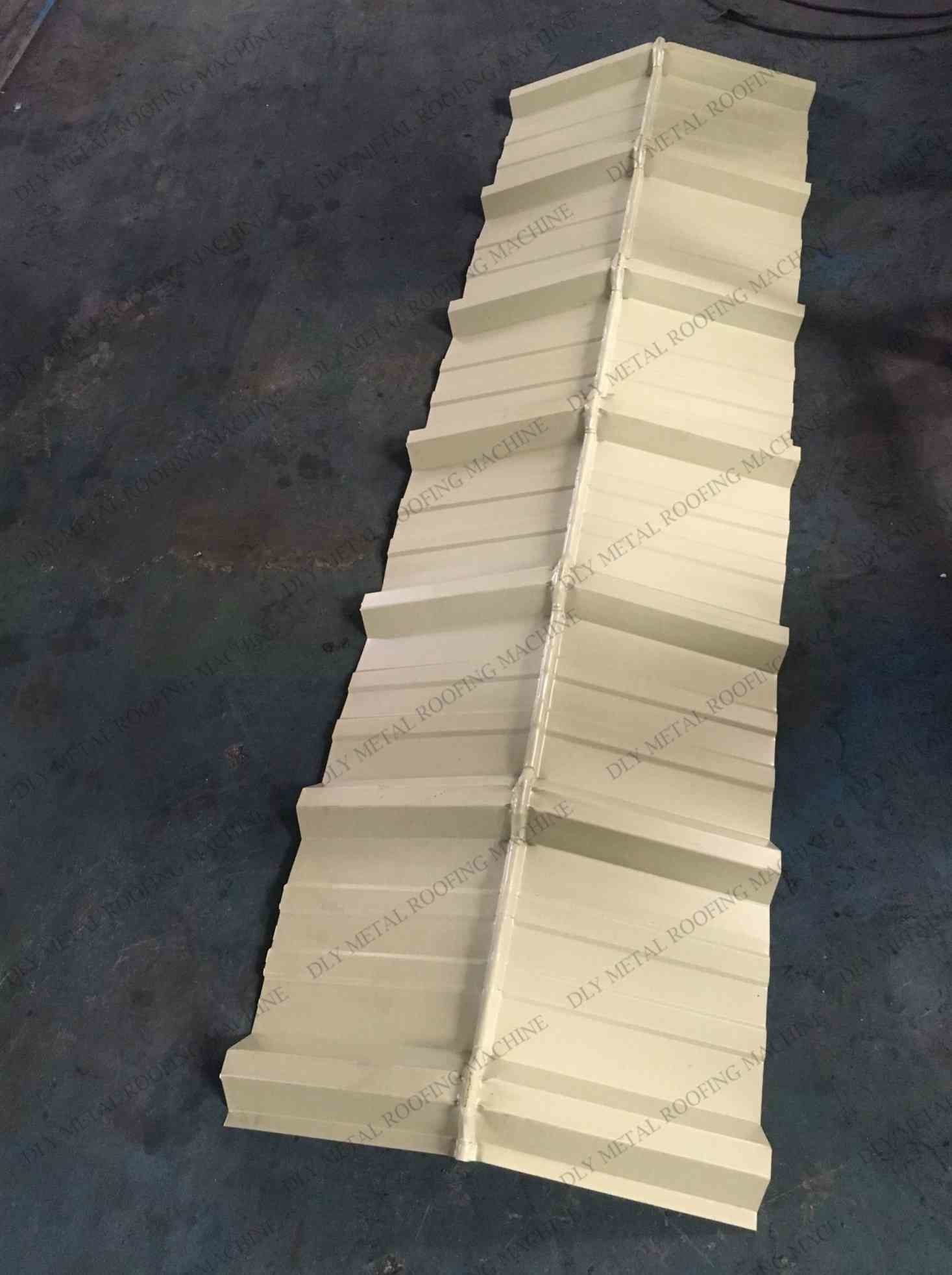 Color Steel 5000kg Ridge Cap Forming Machine 3kw Ridge Tile Roof Former