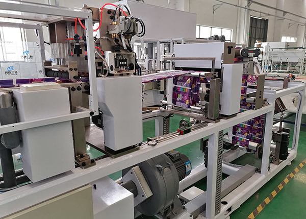 Automated Sanitary Pads Packaging Machine , High efficient , Making bag online , servo control