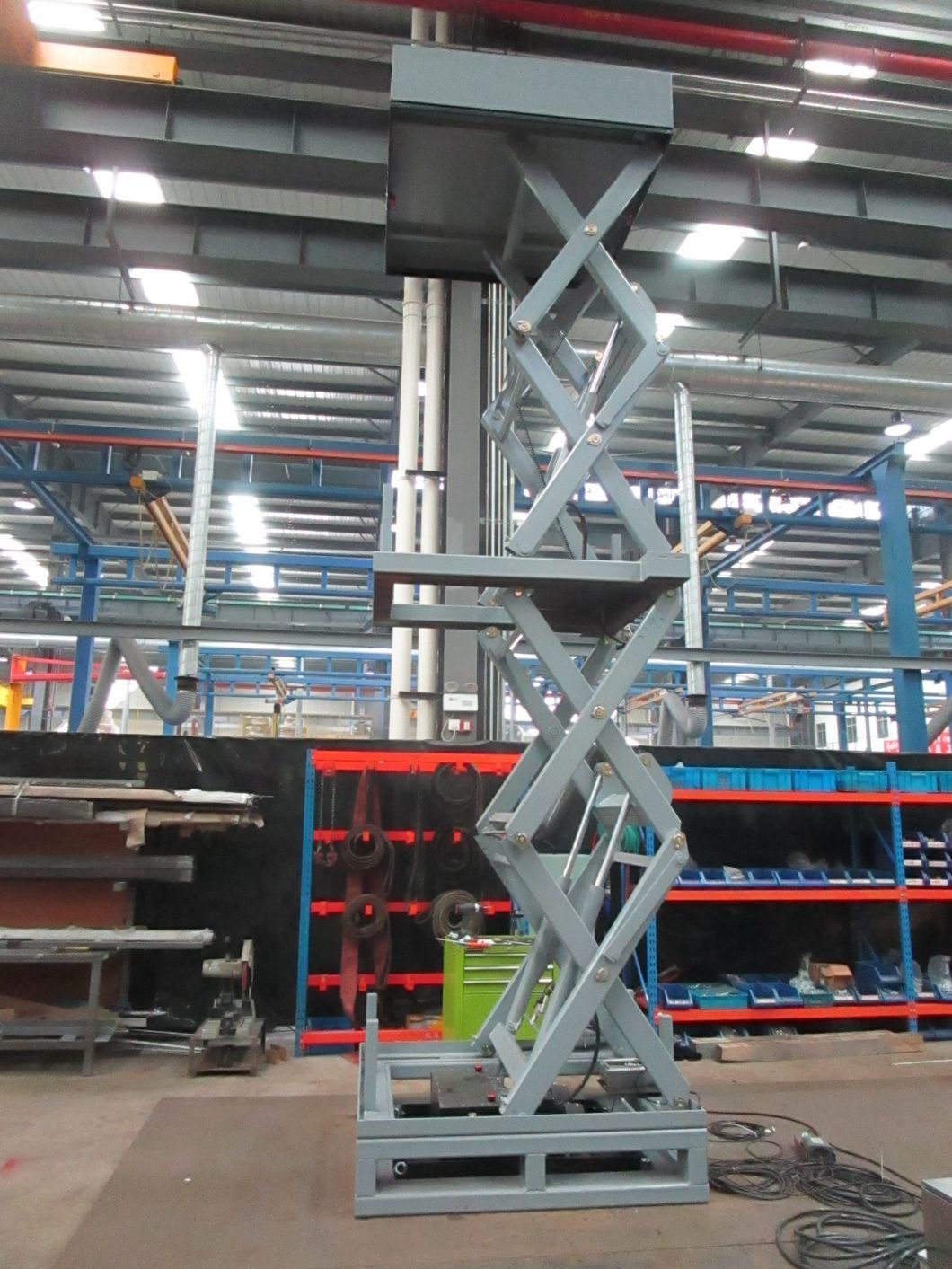 Loading Dock Table with Handrail and Loading Flap for Loading and Unloading